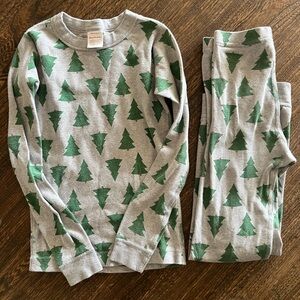 Hanna Andersson Gray Pajama Set with Green Tree Print